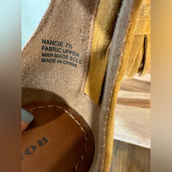 🫶🏽Price reduction🫶🏽 Rock & Candy Tasseled Leather Sandals, size 7.5 - Picture 8 of 9